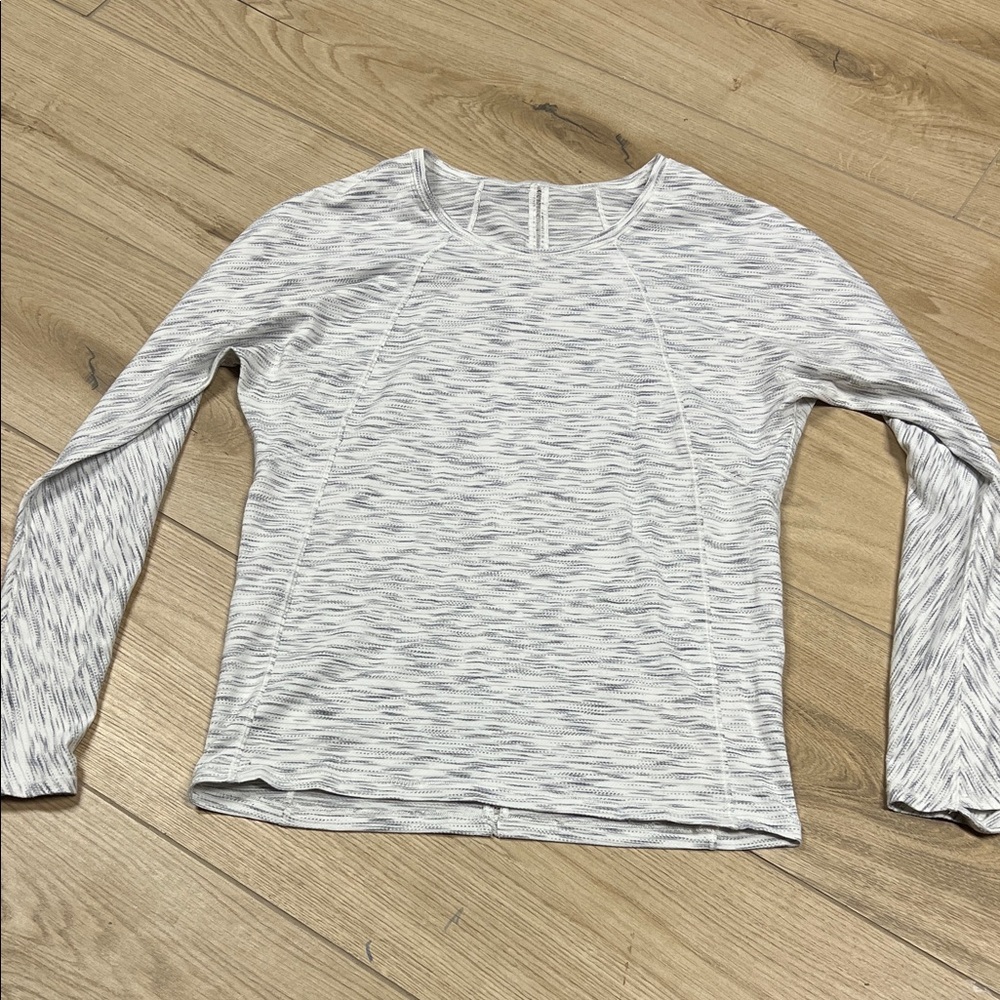 Lululemon Athletica Light Gray Long Sleeve Tee